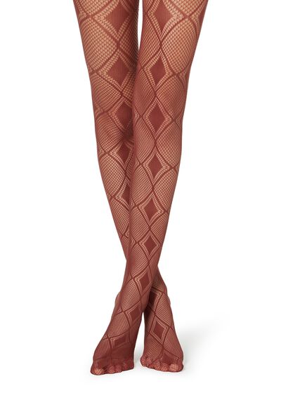 Diamond-patterned fishnet tights