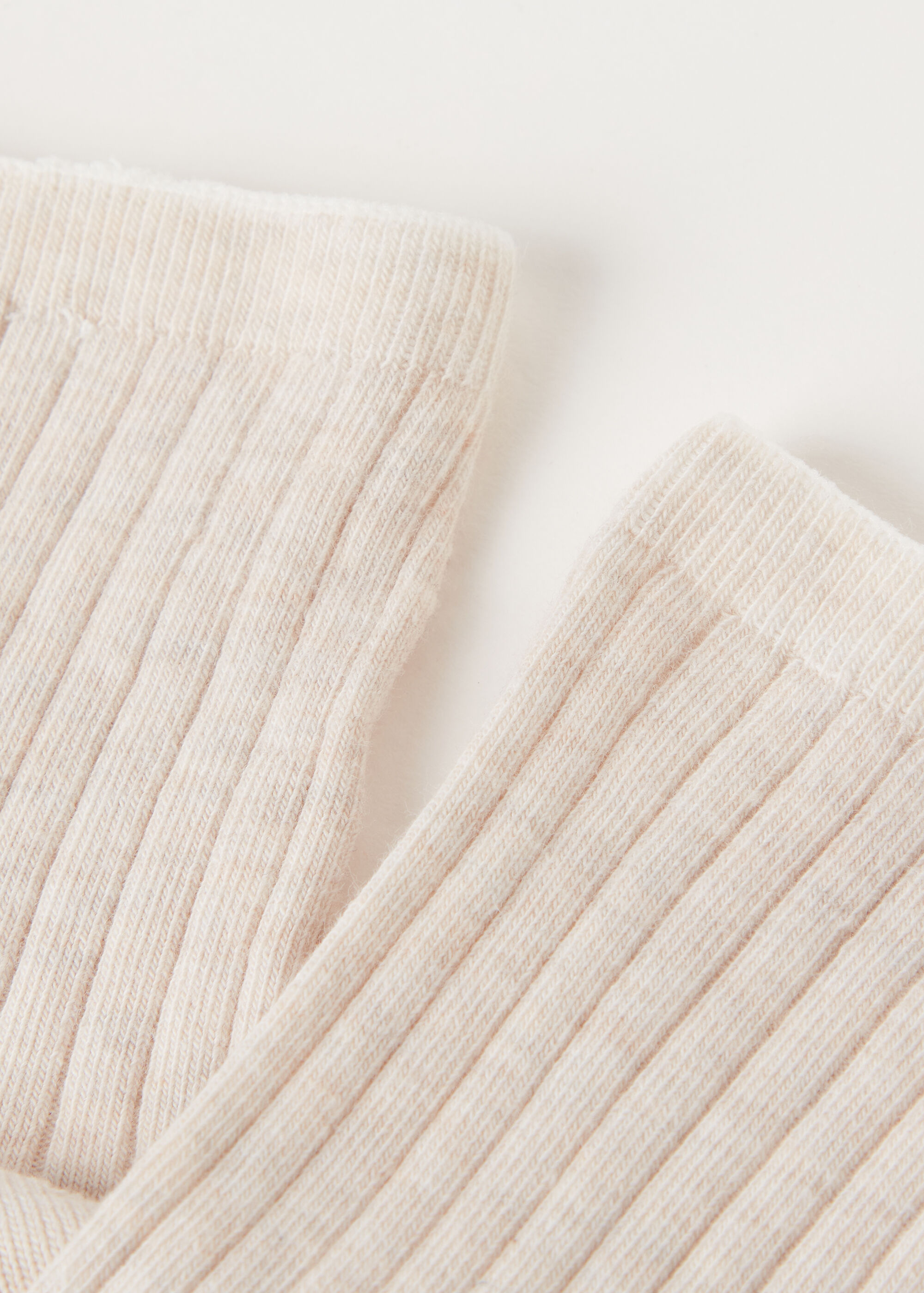 Kurze Socken mit Rippstrick