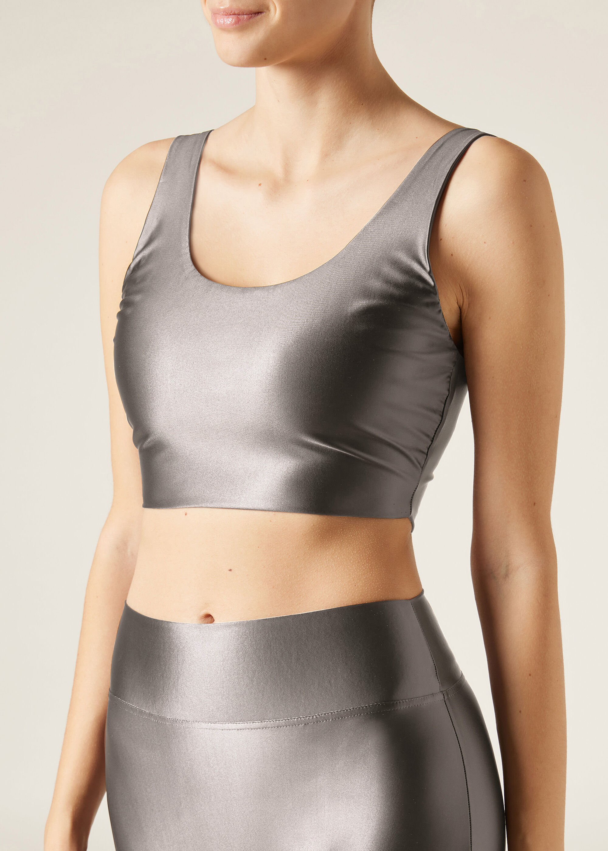 Superglänzendes satiniertes Top