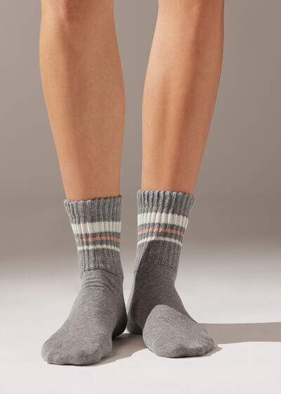 Krátké hebké ponožky s pruhovaným motivem