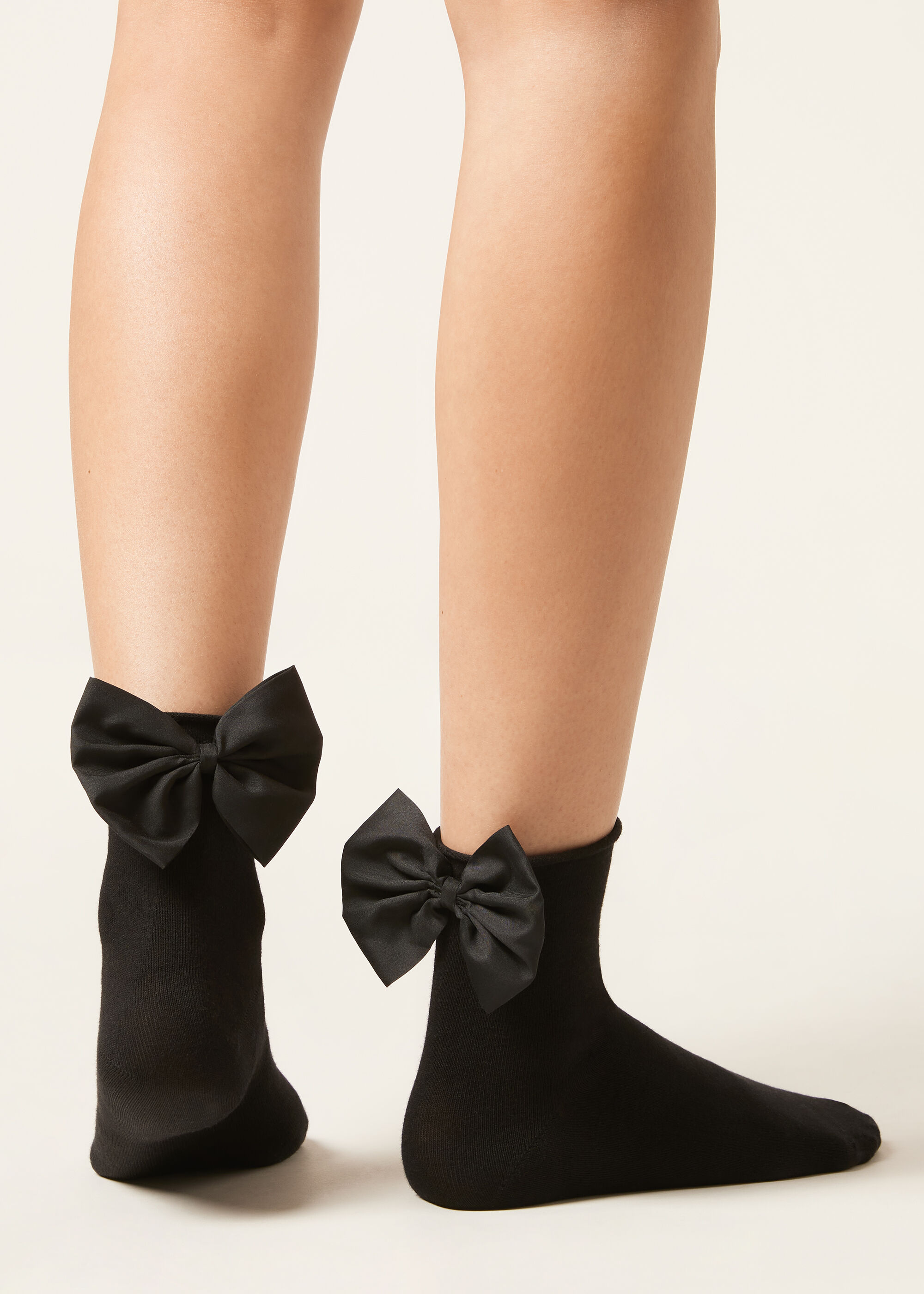 Socken mit Schleife