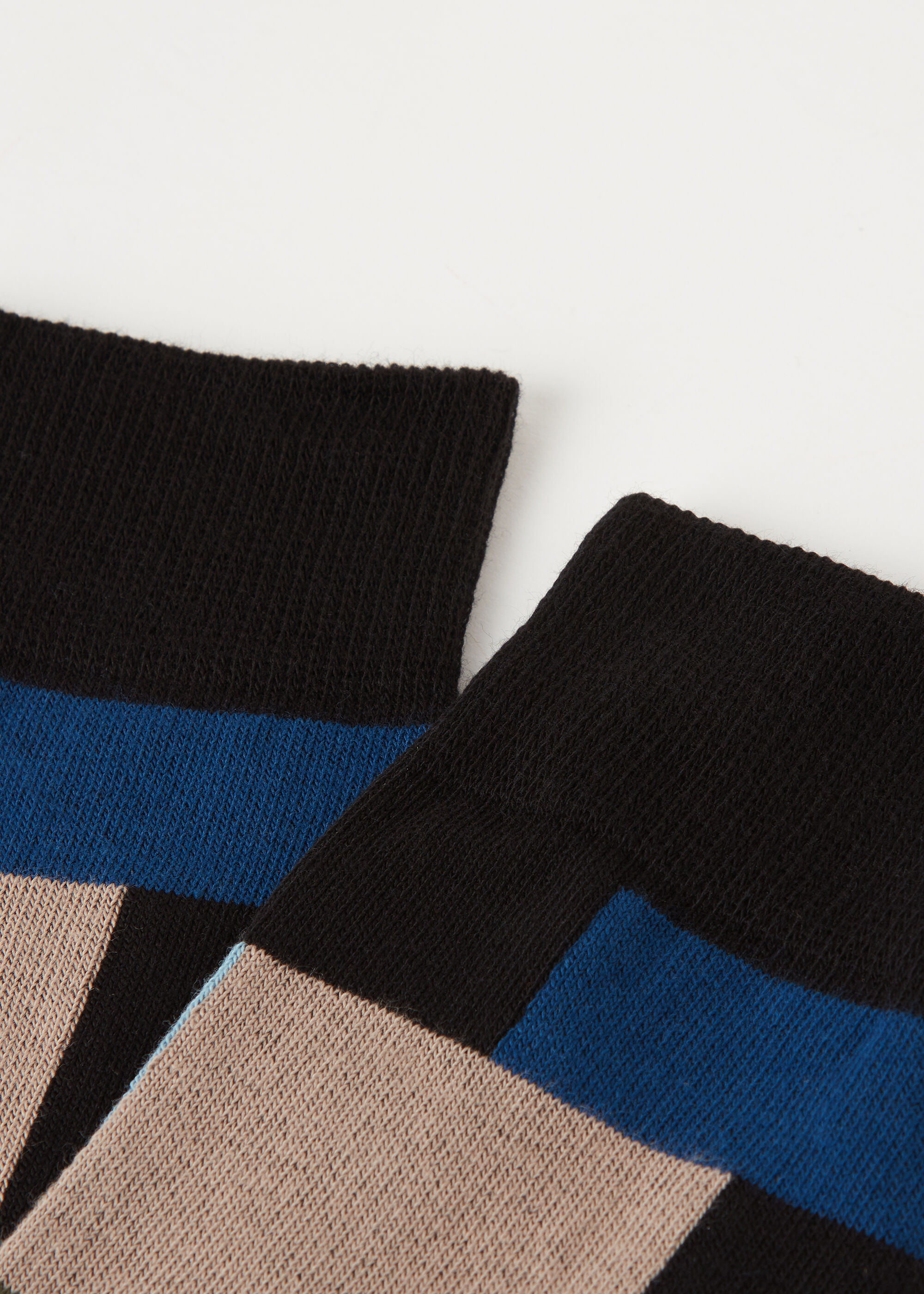 Herrensocken mit geometrischem Muster