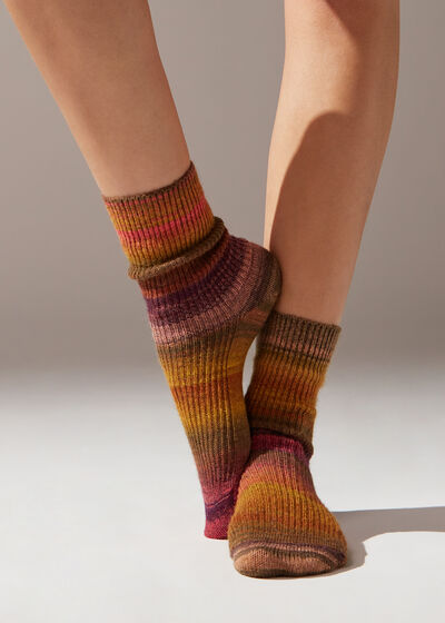 Kurze Socken mit Wolle und mehrfarbigem Streifenmuster
