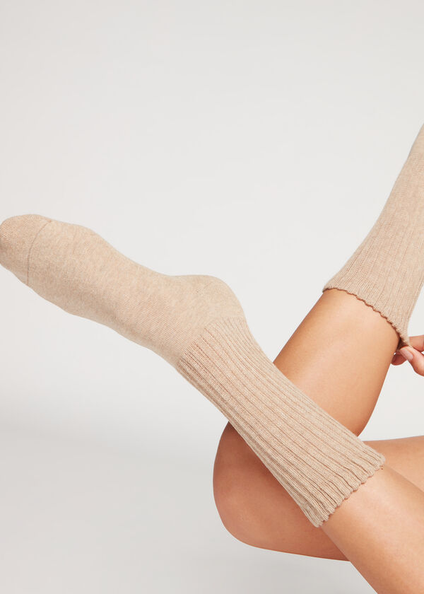 Krátke vrúbkované ponožky s voľným lemom
