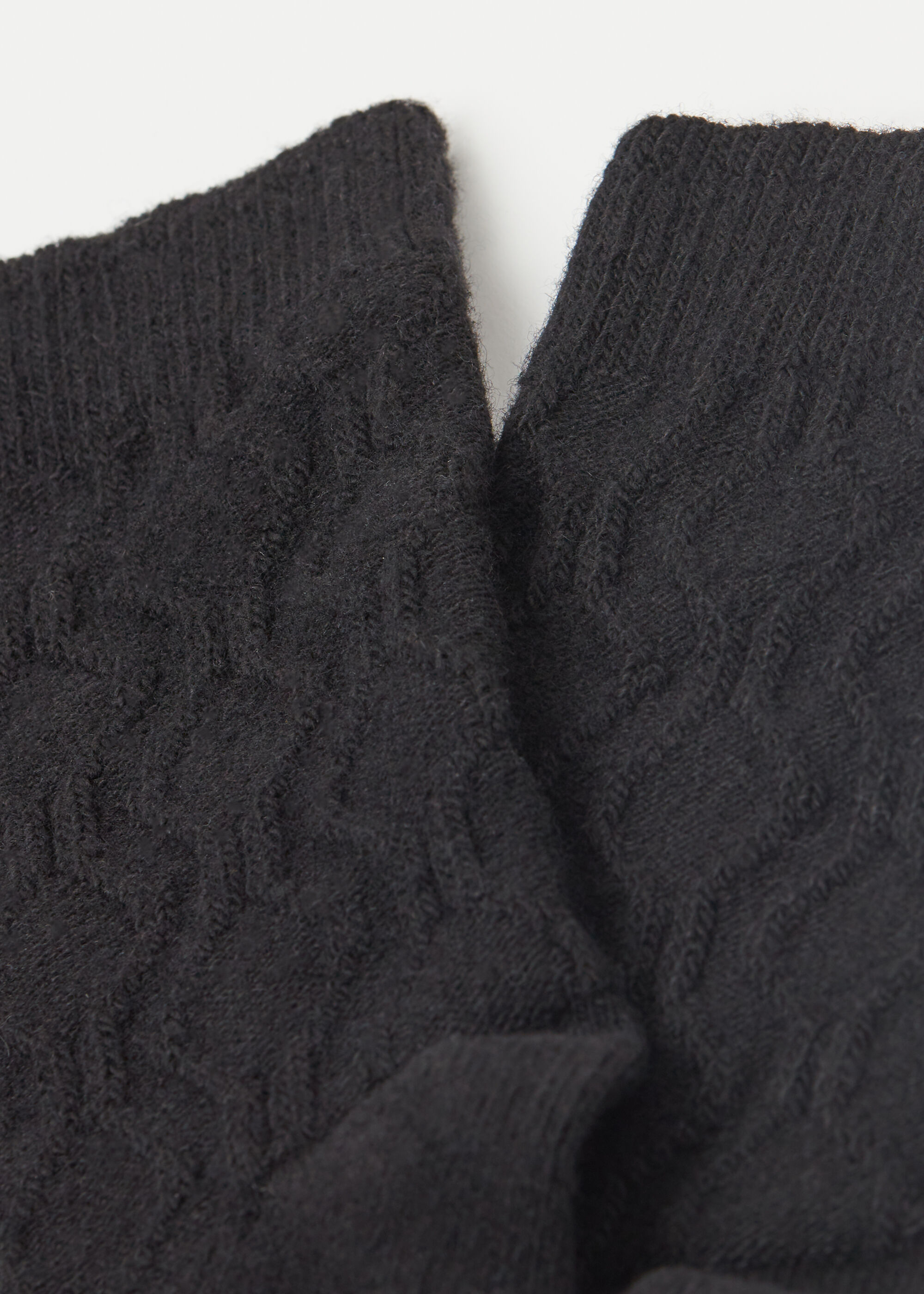 Socken mit Kaschmir und Zopfmuster