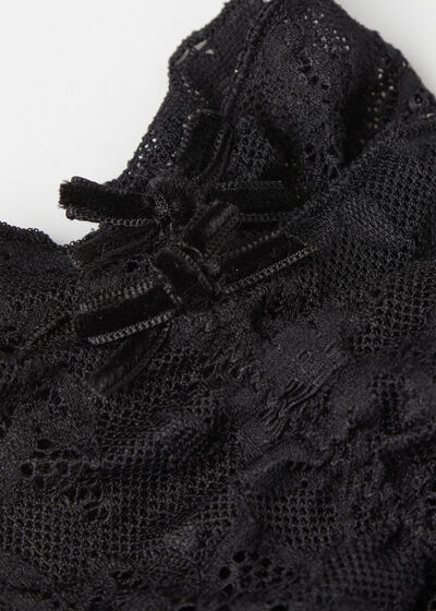 Kurze Socken aus Spitze mit Samtschleife