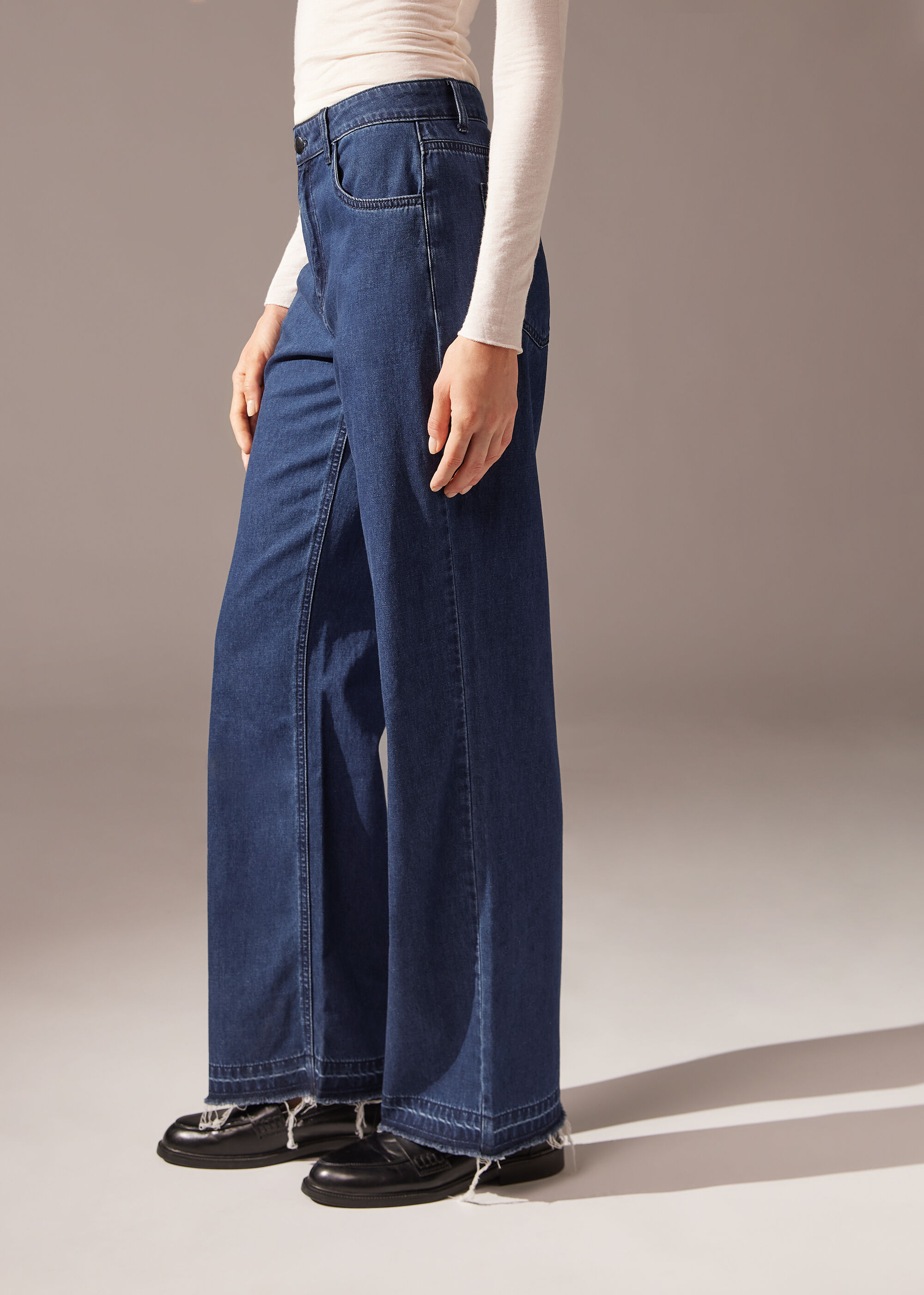 Light Straight Jeans