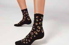 Kurze gerippte Socken mit Animal-Muster