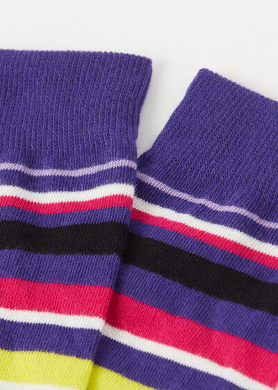 Lange Socken mit buntem Streifenmuster