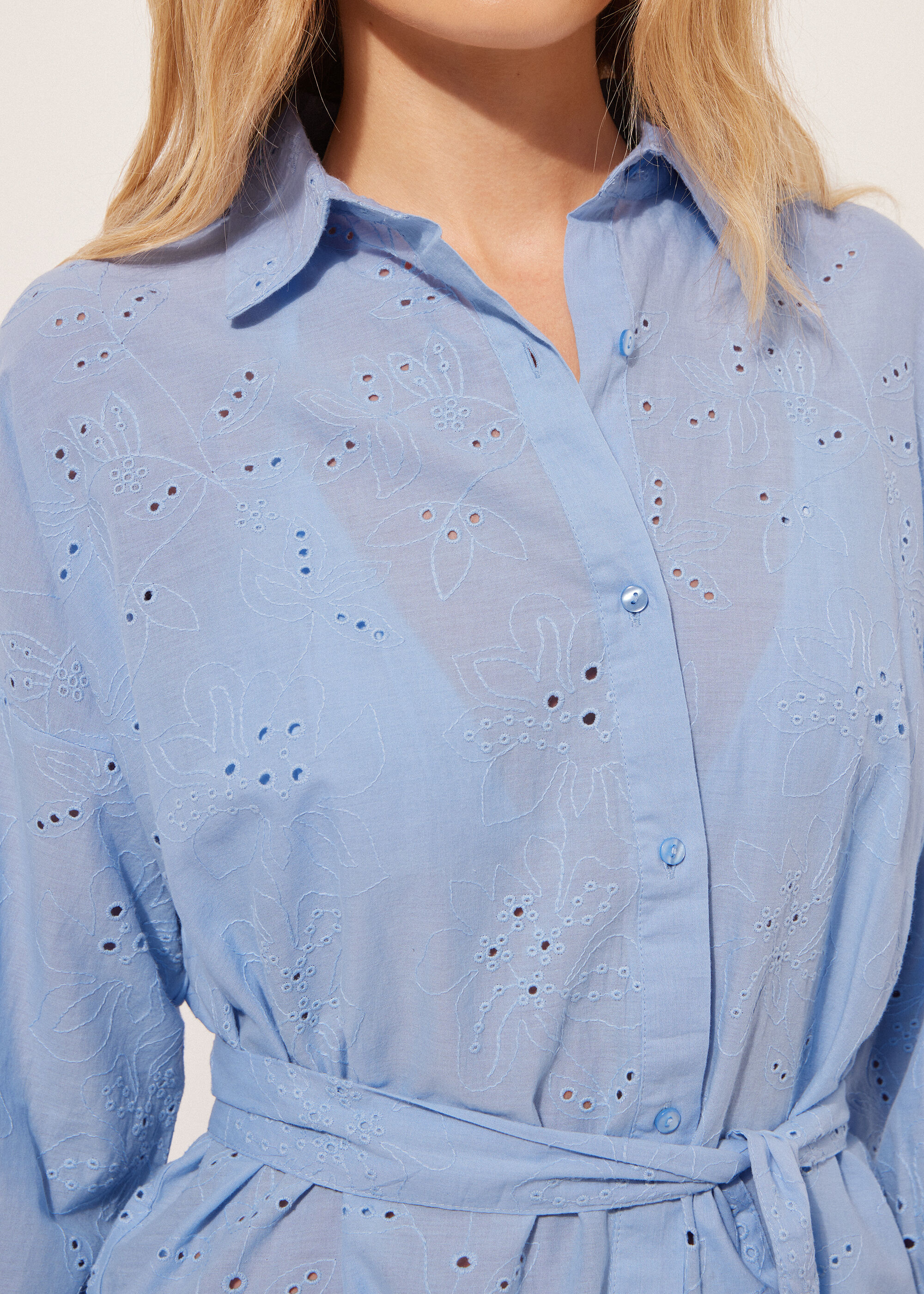 Camisa Comprida em Tecido Sangallo