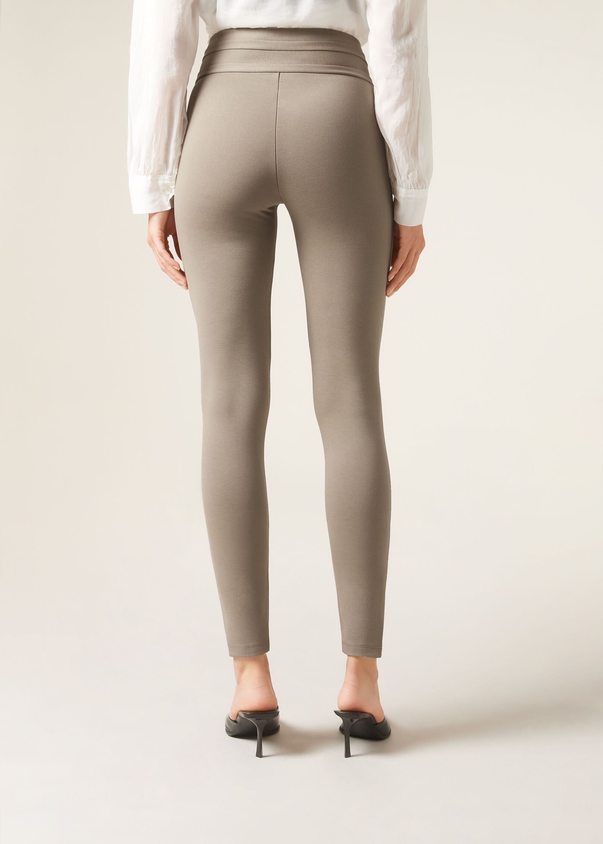Tvarujúce skinny legíny s gombíkmi