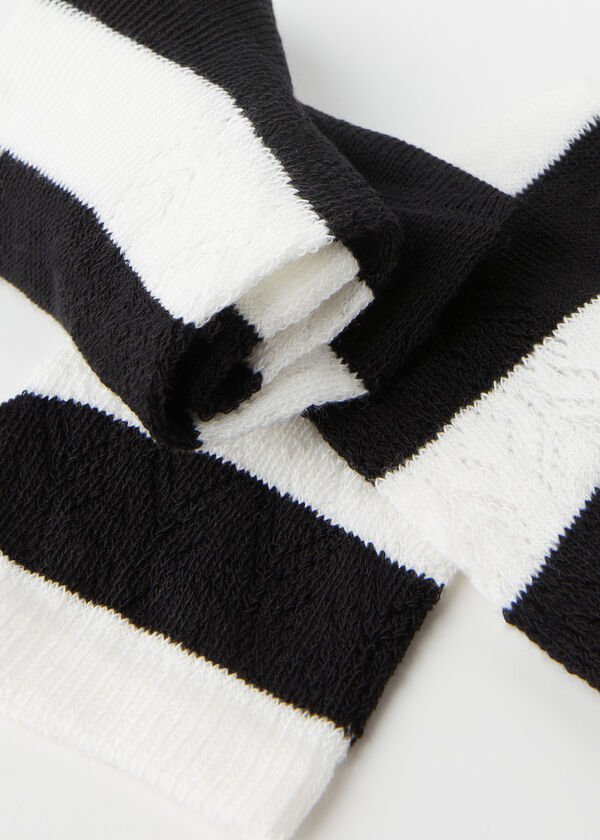 Kurze Streifensocken mit Lochmuster