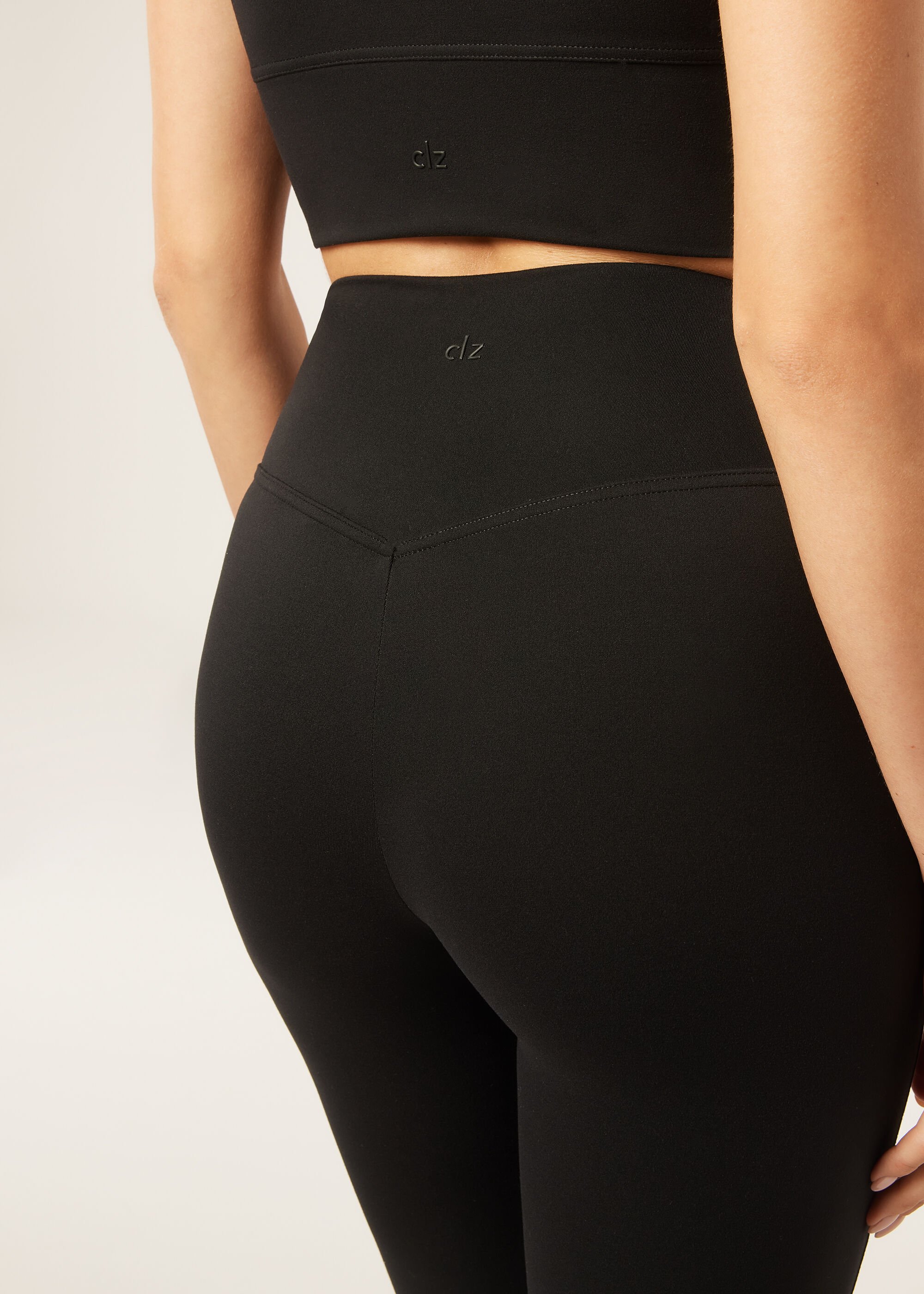 Pantalón Acampanado Soft Touch First Class