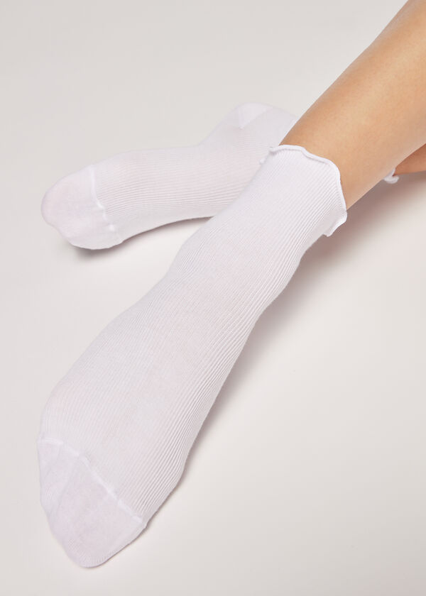 Ribbed Short Socks with Romantic Trim