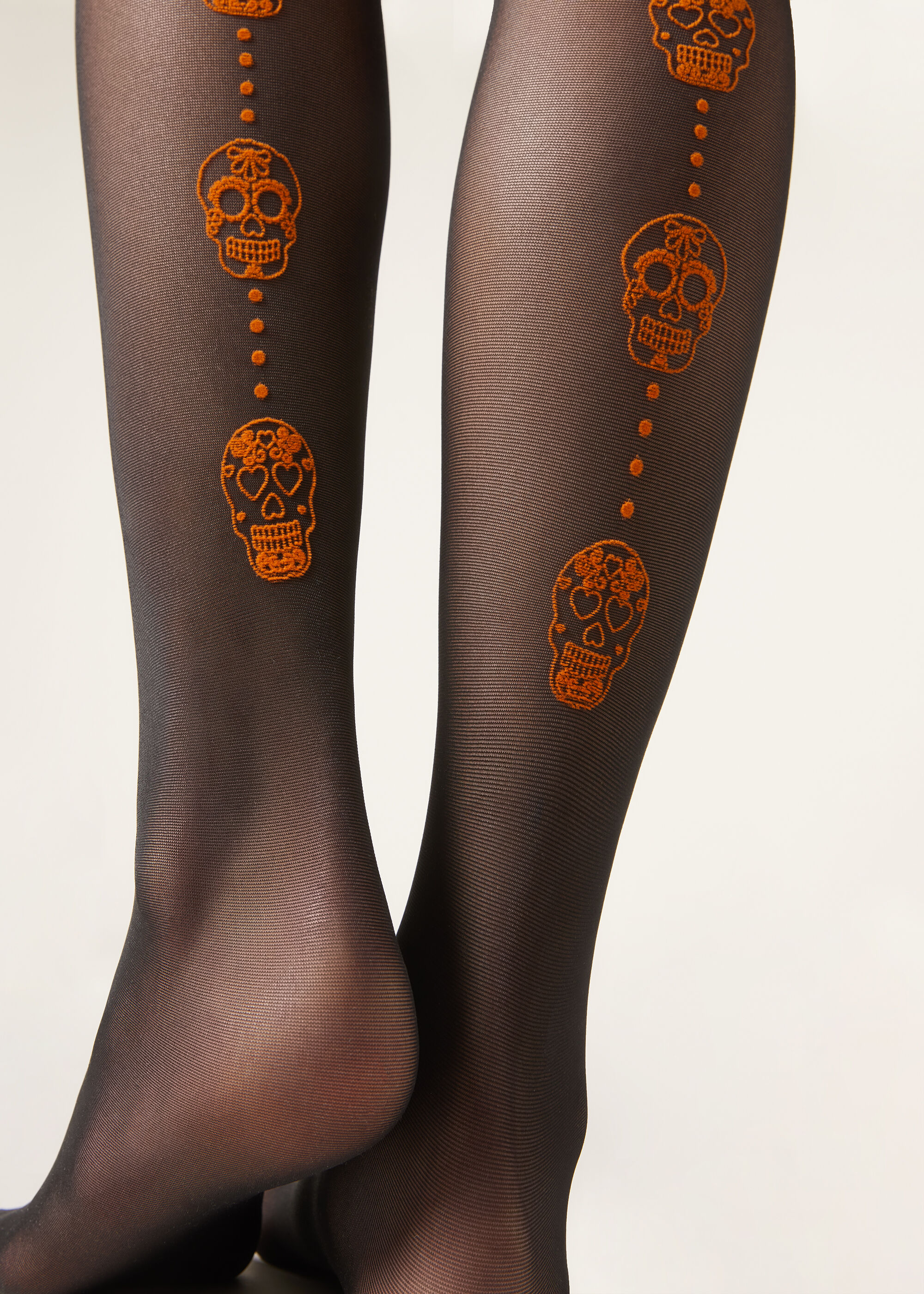 Pantimedias con estampado aterciopelado de calaveras