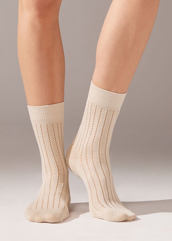 Krátké žebrované ponožky s děrováním