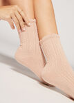 Kurze Socken mit Cashmere und romantischem Wellenrand