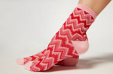 Krátké ponožky s barevným chevronovým motivem