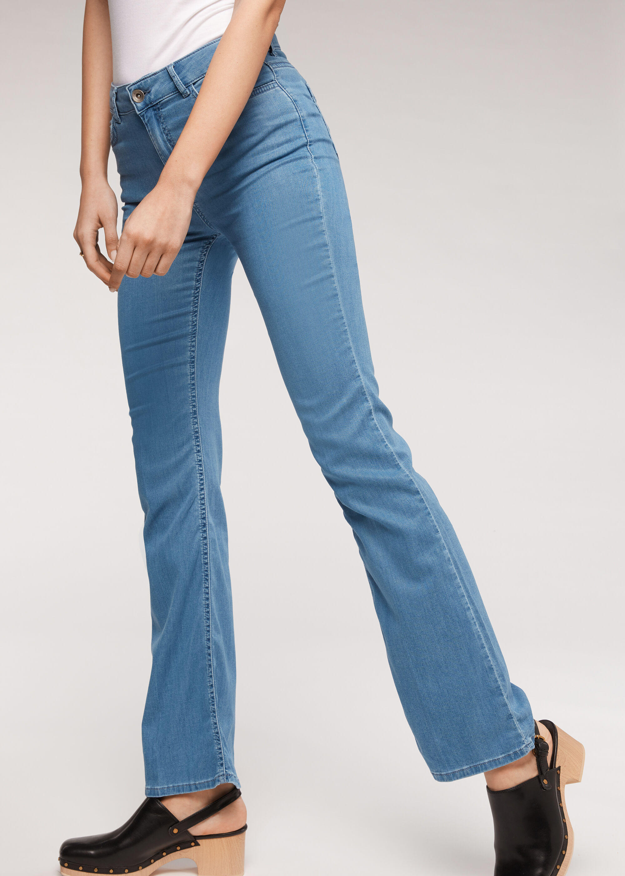 Utsvängda jeans i Lätt Denim Eco