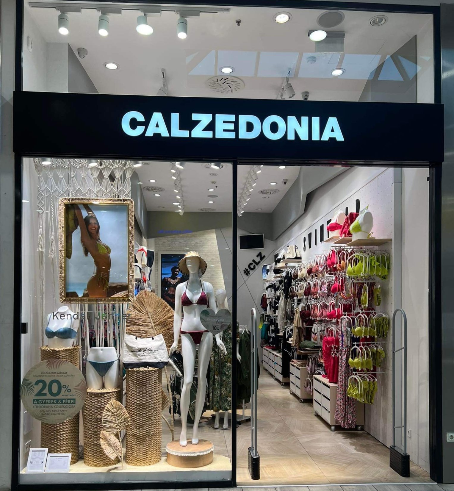 Calzedonia SZEKESFEHERVAR SC ALBA PLAZA