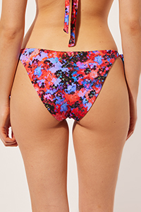 https://www.calzedonia.com/on/demandware.static/-/Library-Sites-CalzedoniaContentLibrary/default/dw4ff0d0fa/menu/category_images/all_PLP_Women_Swimwear_BikiniBottoms_Briefs.jpg