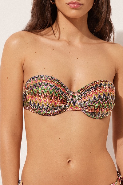 Bikinis sin tirantes: estilo con relleno |