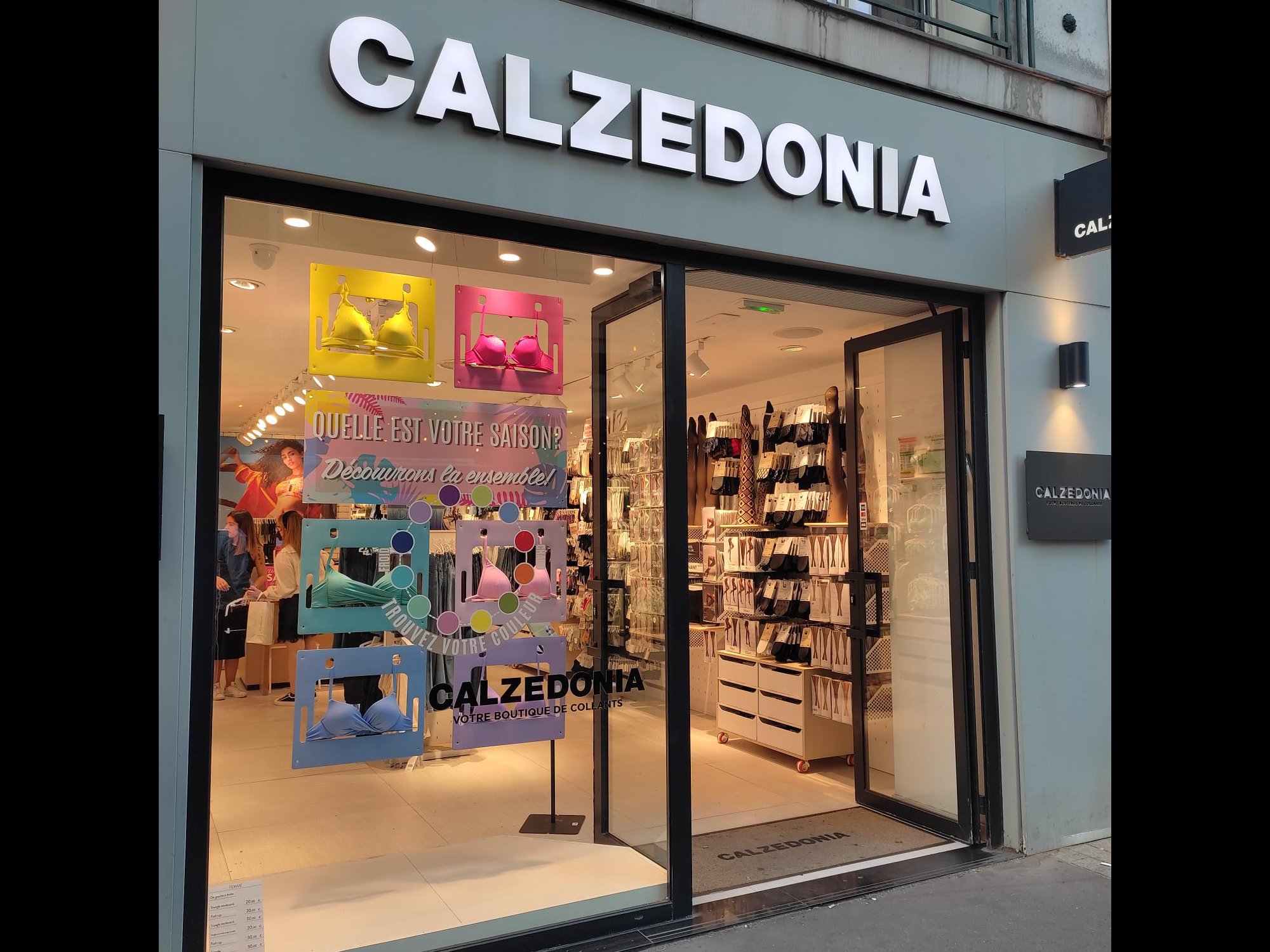 Tights and swimwear shop in PARIS at 6 RUE DE LEVIS | Calzedonia