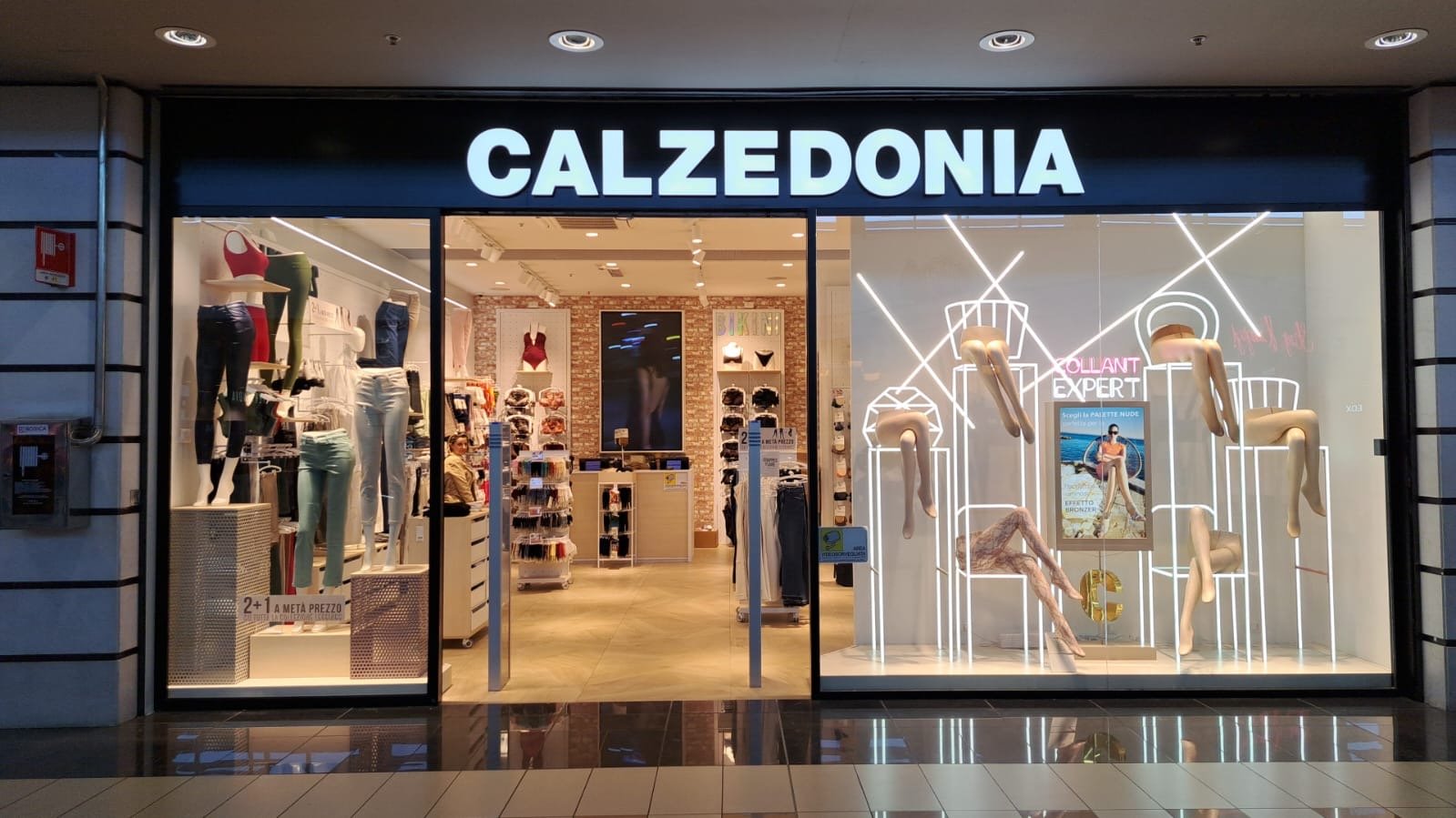 Tights and swimwear shop in Chieti at Via Tirino - Località Santa Filomena  | Calzedonia