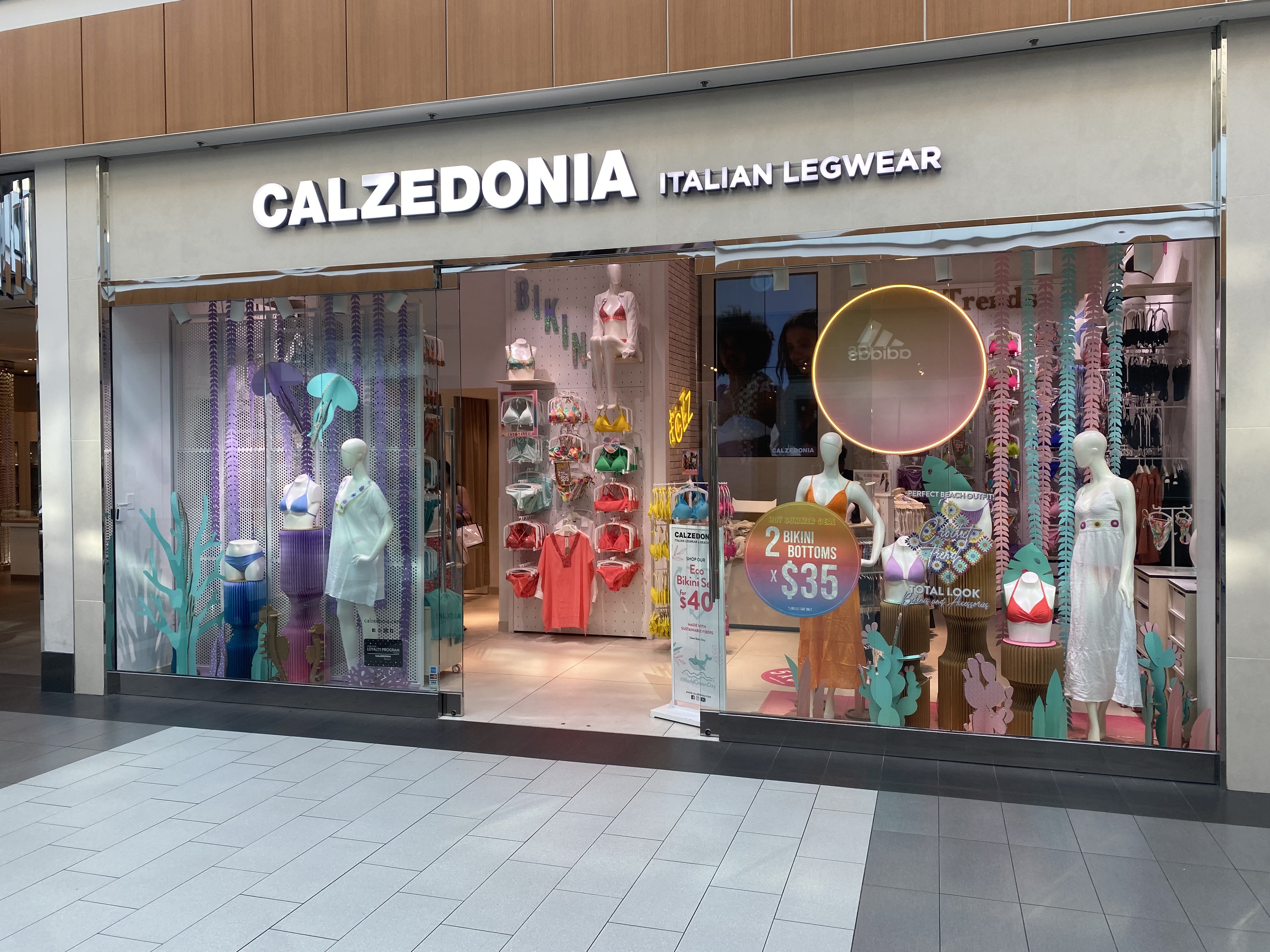 Bepalen Springen Parel Hosiery and swimsuits store in Garden City at 630, Old Country Rd. |  Calzedonia