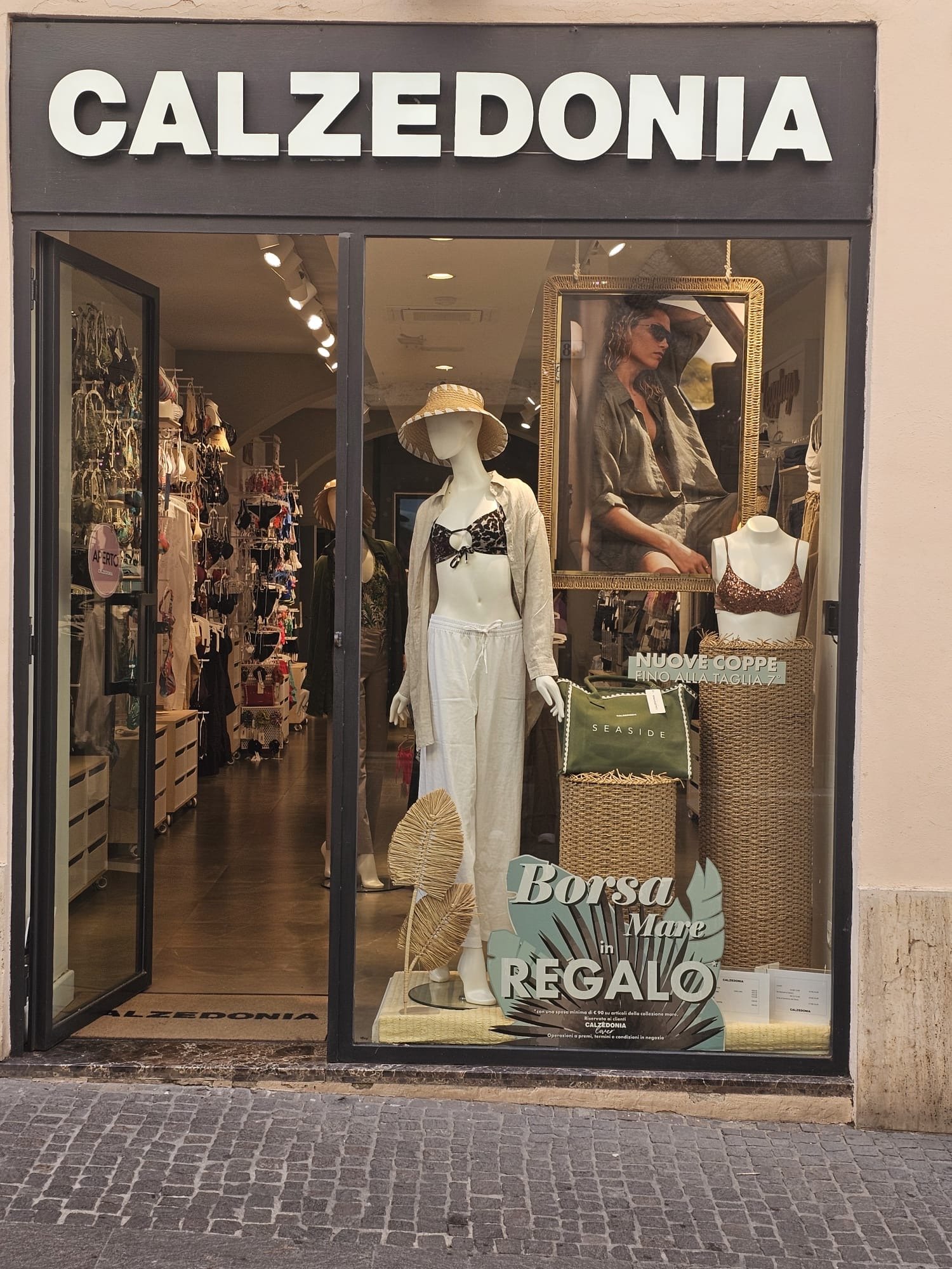 Tights and swimwear shop in Rieti at Via Roma,41 | Calzedonia